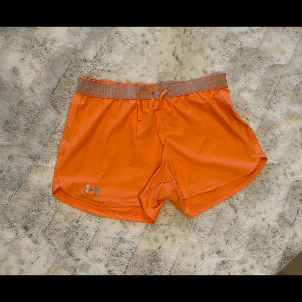 Under Armour shorts 🩳 size L